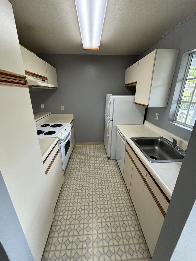 Building Photo - 92-1045-1045 Lalahi St