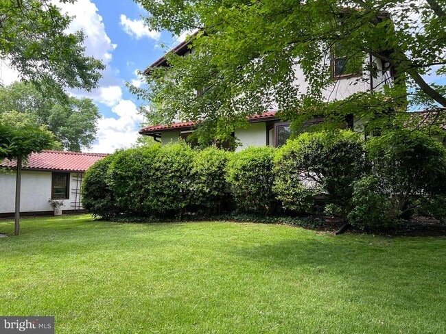 Building Photo - 1730 N Danville St
