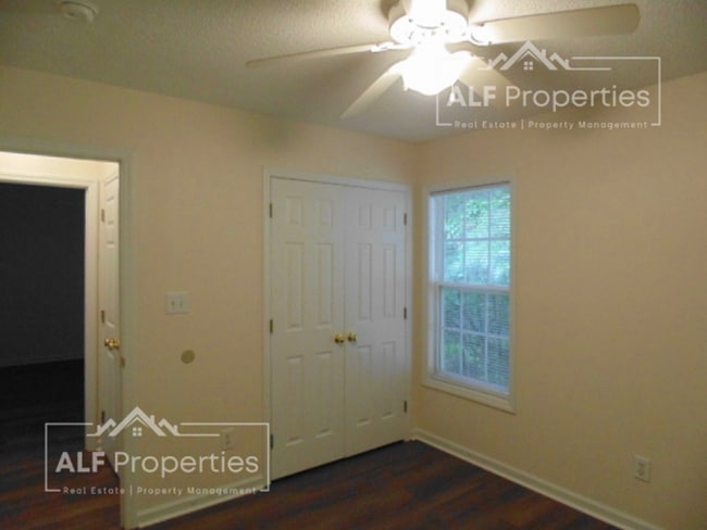 Building Photo - 119 N Woods Dr