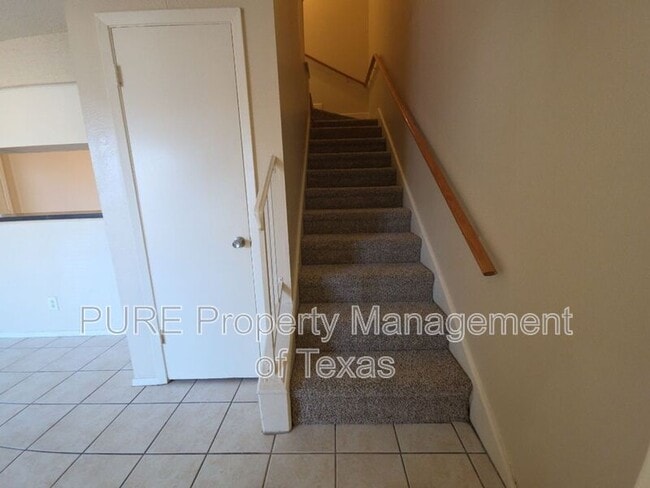 Building Photo - 5808 Wellington Dr