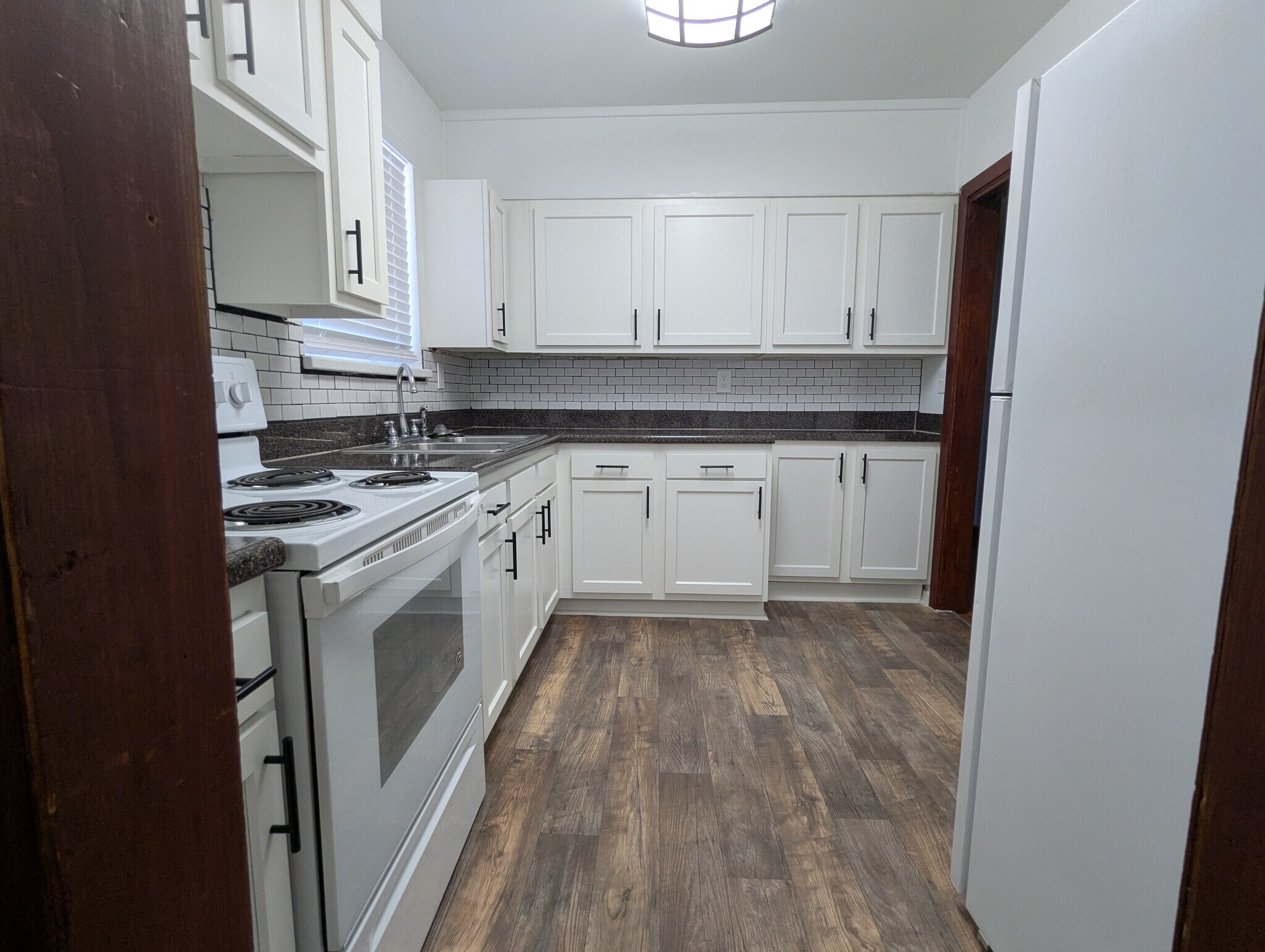 Building Photo - 3557 Edgewater Dr