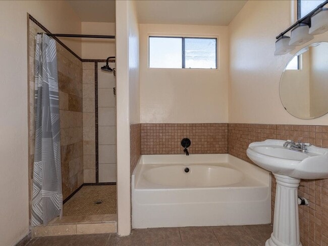 Building Photo - 3 Bedroom 2.5 Bath Two Story Home