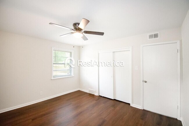 Building Photo - Fully Renovated 3/2 in 38128