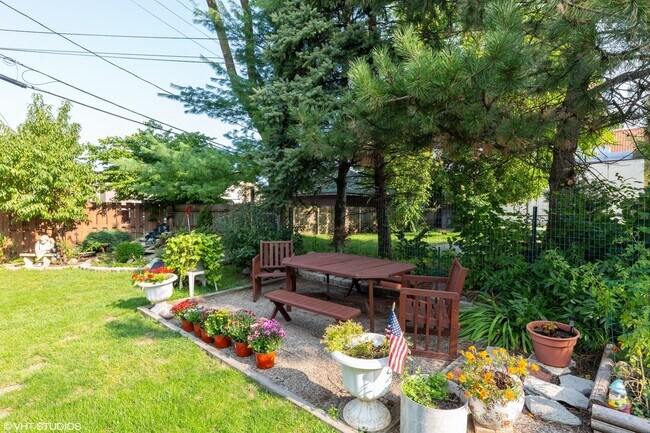 Primary Photo - 22 E Crystal Lake Ave