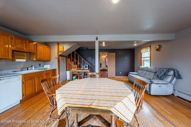 Building Photo - 120 Evergreen Ln