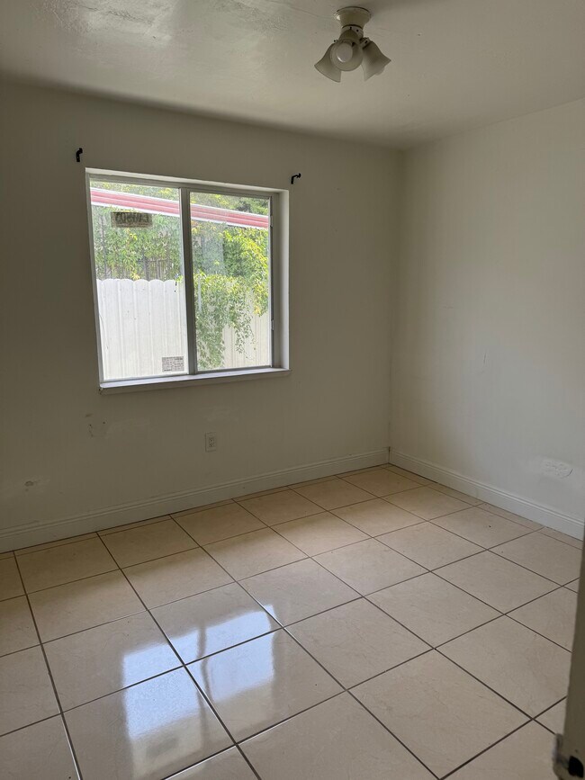 Building Photo - 2910 NW 31st St