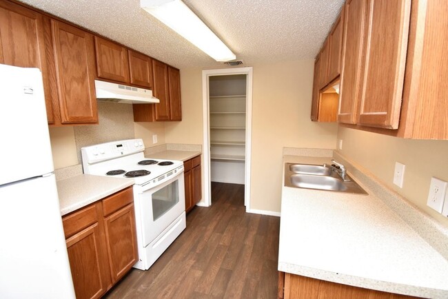 Building Photo - 1220 Heritage Dr