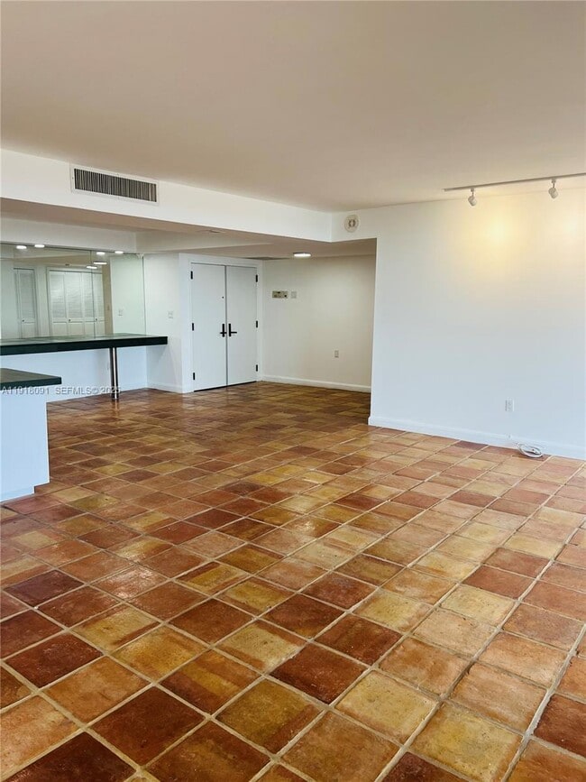 Building Photo - 1 Grove Isle Dr