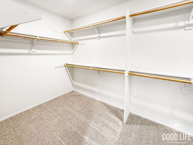 Building Photo - Beautiful 5Bd/3.5Ba Home in Cul-de-Sac in Riverside w/new Turf Back Yard and New Carpet!