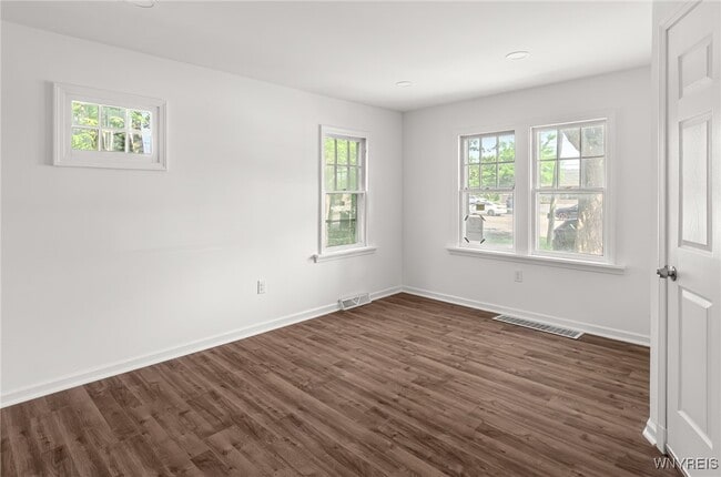 Building Photo - 8521 Sheridan Dr