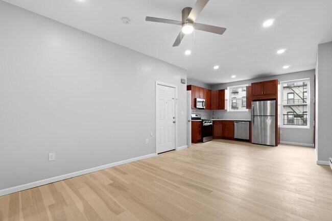 Building Photo - 916 Willow Ave