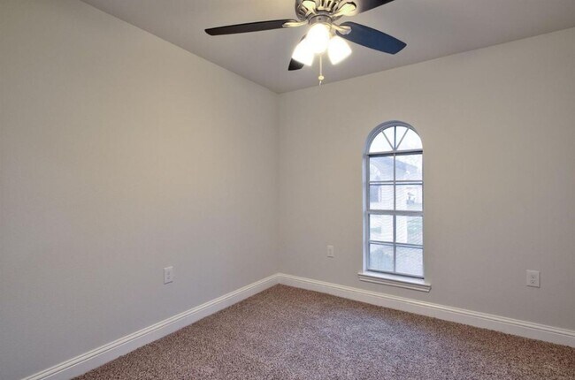 Building Photo - FOR LEASE - 3/2/2 - WEST LUBBOCK HOME
