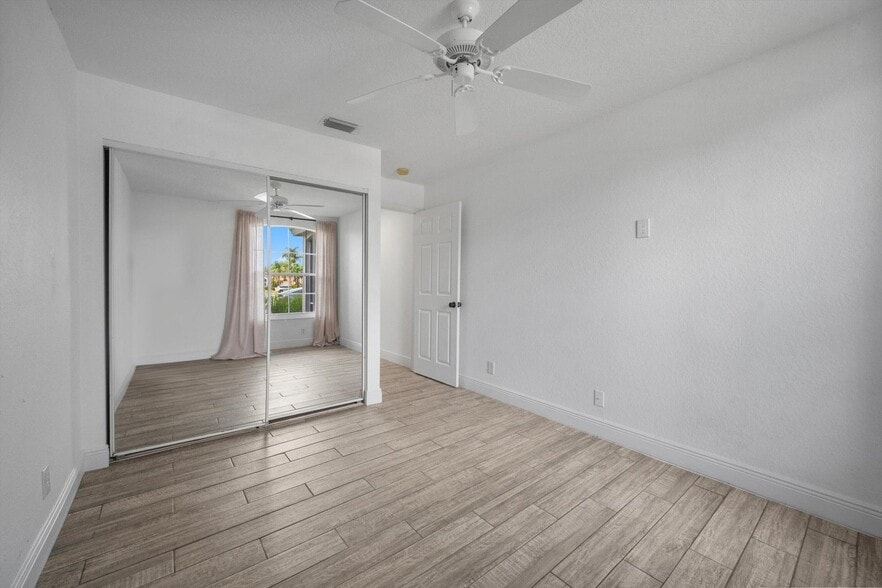 Building Photo - 3800 Miramontes Cir
