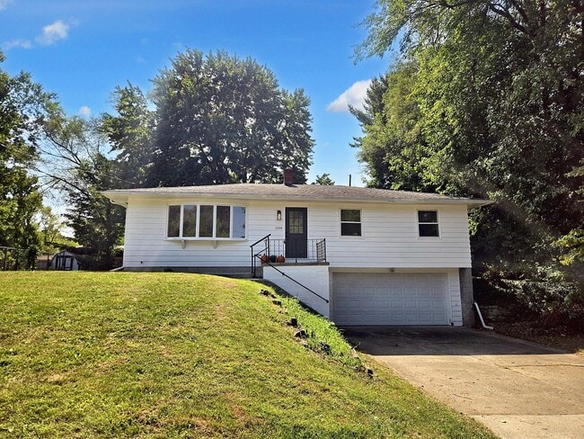 Primary Photo - 1204 Applecroft Ave
