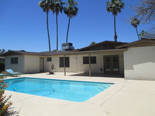 Building Photo - Tempe 4 Bed 2 Bath Includes Pool & Landscaping - Great Location