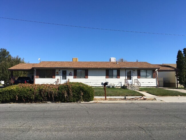 Primary Photo - Duplex