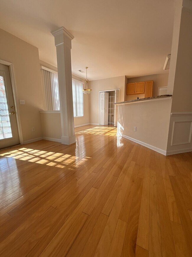 Building Photo - Beautiful Home for Rent!