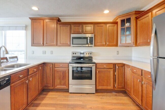 Building Photo - 3 Bedroom 2.5 Bathroom Home w/ Bonus Room!