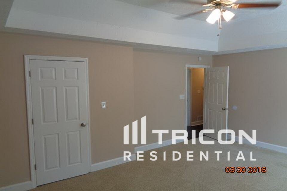 Building Photo - 2310 Mills Wood Run