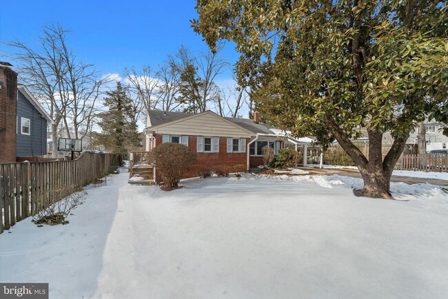 Building Photo - 9012 Vernon View Dr