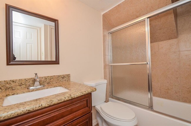 Building Photo - 2209 Bauer Dr