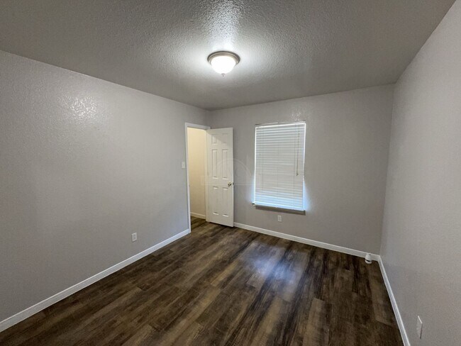 Building Photo - 3604 Dustin Ct