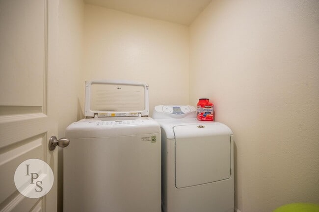 Building Photo - Sanger 2-Story Home, SOLAR!!!  4BR/2.5BA, ...