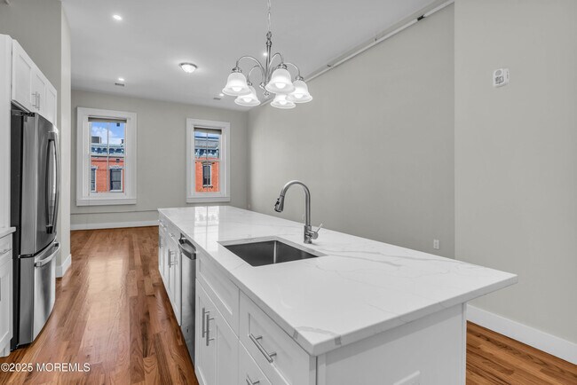 Building Photo - 7 Broad St