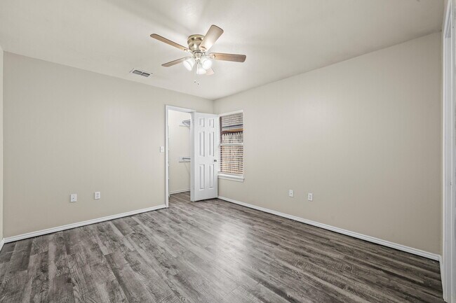 Building Photo - 301 N Chicago Ave