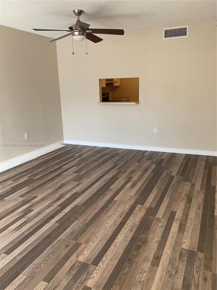 Building Photo - 711 N Pine Island Rd