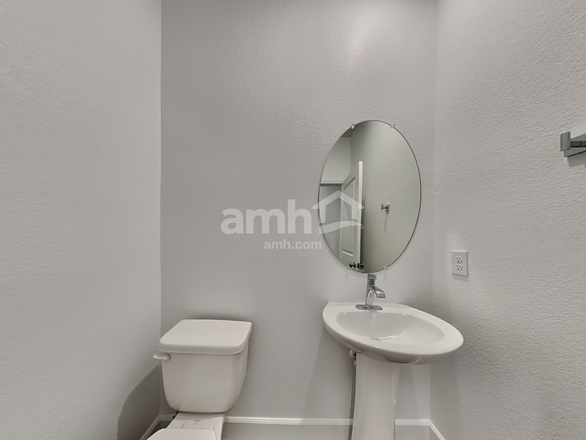 Building Photo - 136 Charmante Tulip Ln