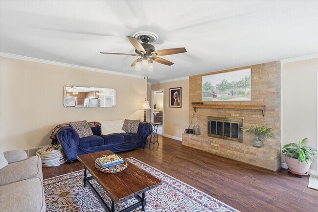 Building Photo - 217 E Louella Dr