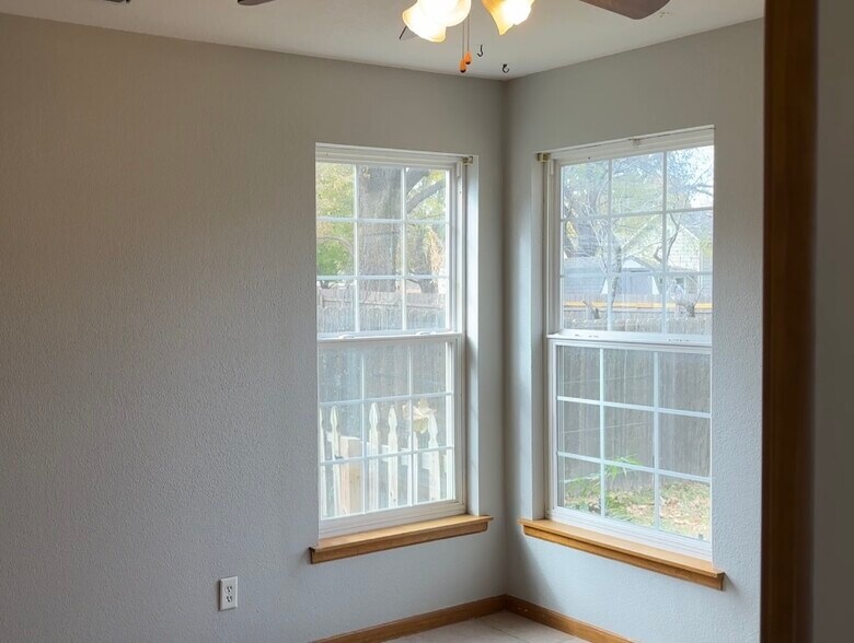 Building Photo - 847 Locust St