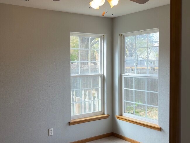 Building Photo - 847 Locust St