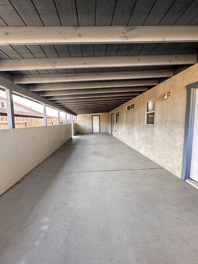 Building Photo - 1240 W Mariposa Ave