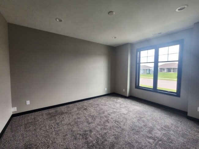 Building Photo - Brand New Townhomes!