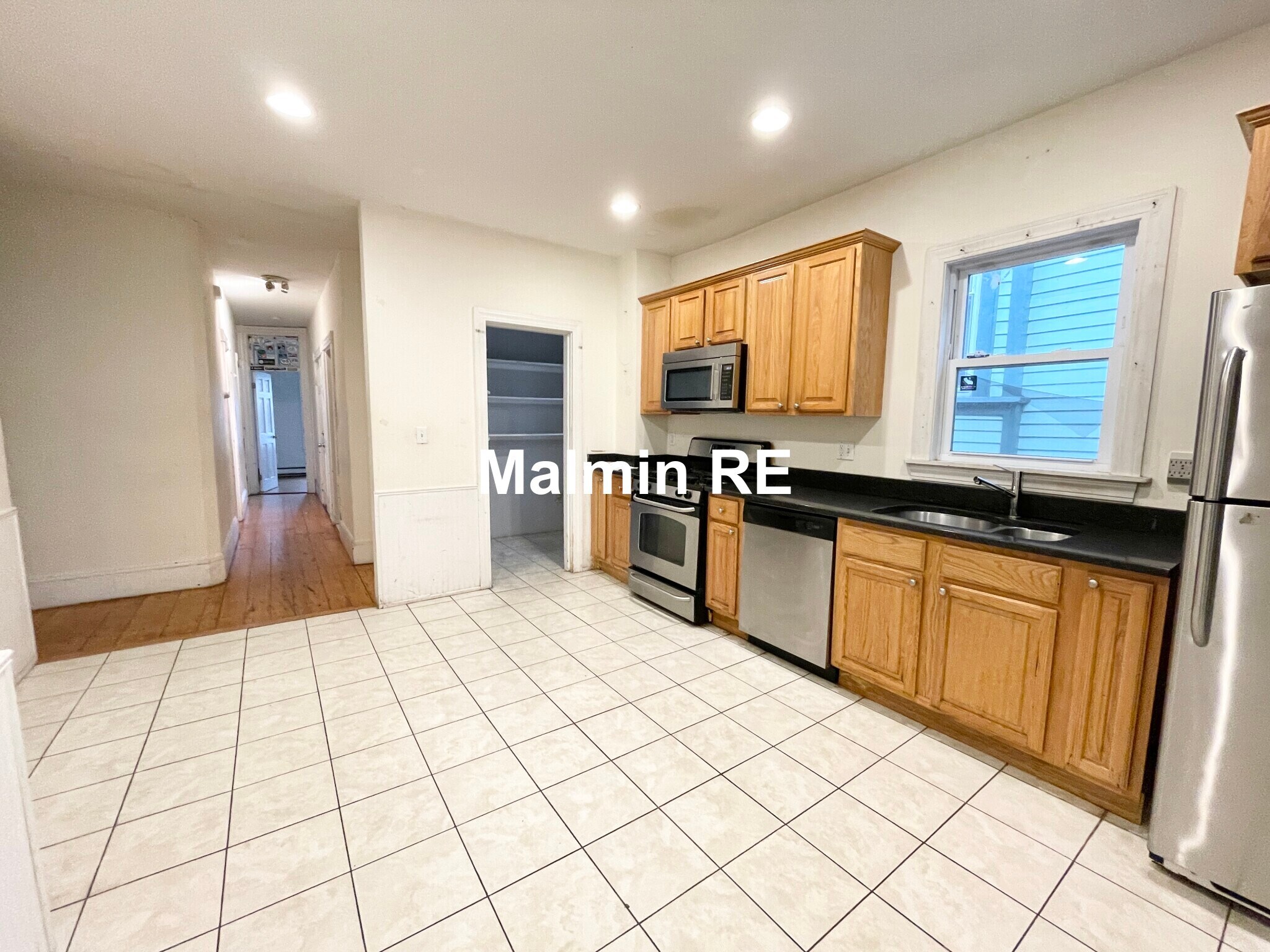 Building Photo - 61 Hillside St