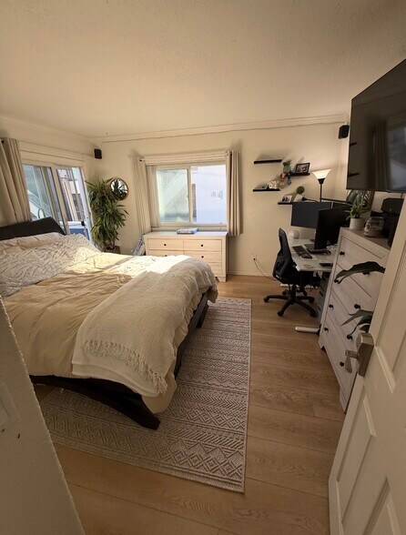 Building Photo - 3747 Strandway