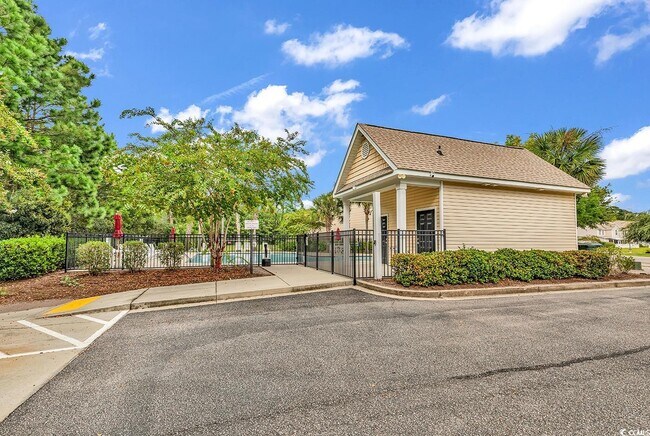 Building Photo - 1012 Fairway Ln