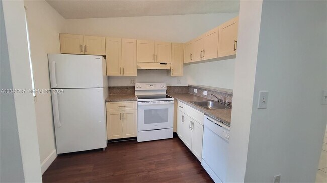 Building Photo - 9877 Nob Hill Ln