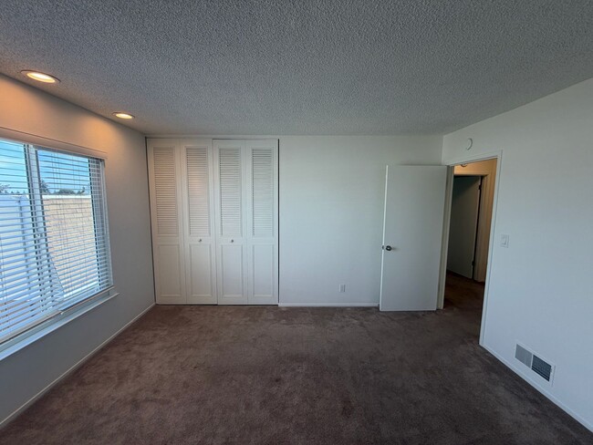 Building Photo - 448 Richmond Dr
