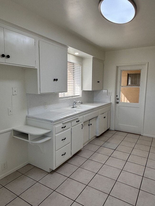 Building Photo - 215 S Baldwin Ave