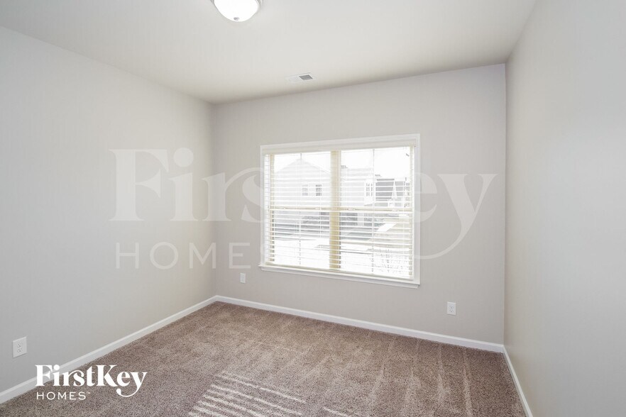 Building Photo - 609 Waterstone Dr