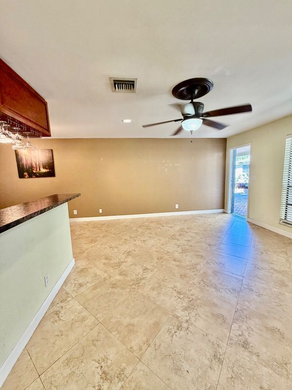 Building Photo - 1125 SE 6th Terrace