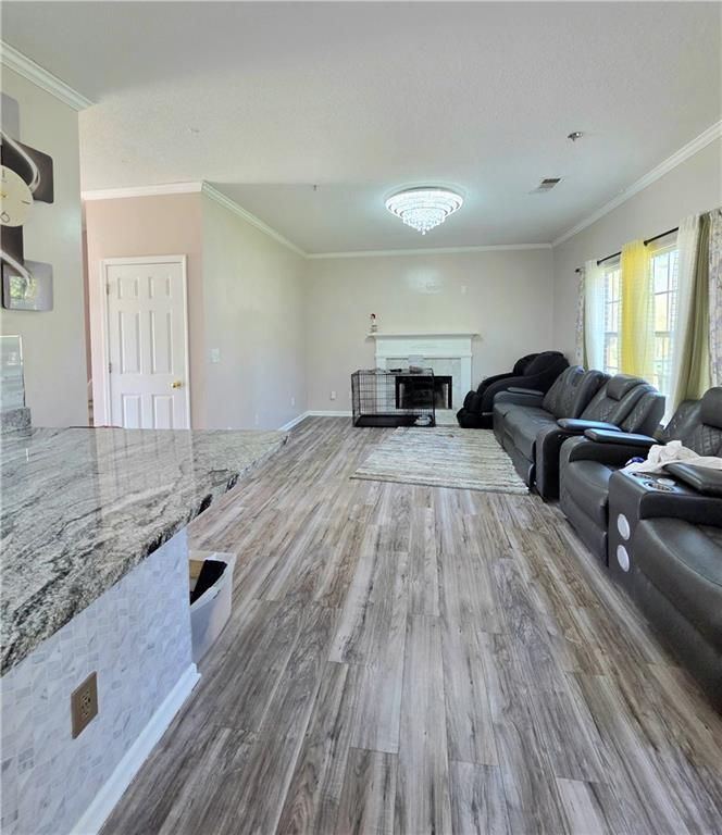 Building Photo - 1696 Central Park Loop