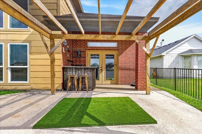 Building Photo - 7414 Lake Micala Dr