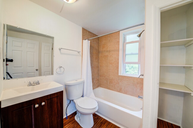 Building Photo - AVAILABLE AUGUST 2026 - RENOVATED 2+ Bedroom Home in MT. WASHINGTON!