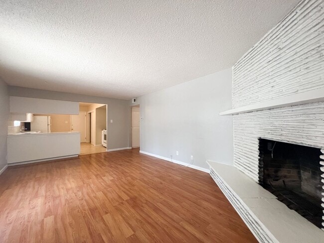 Building Photo - Inviting Duplex Just 5 Minutes from Sac State