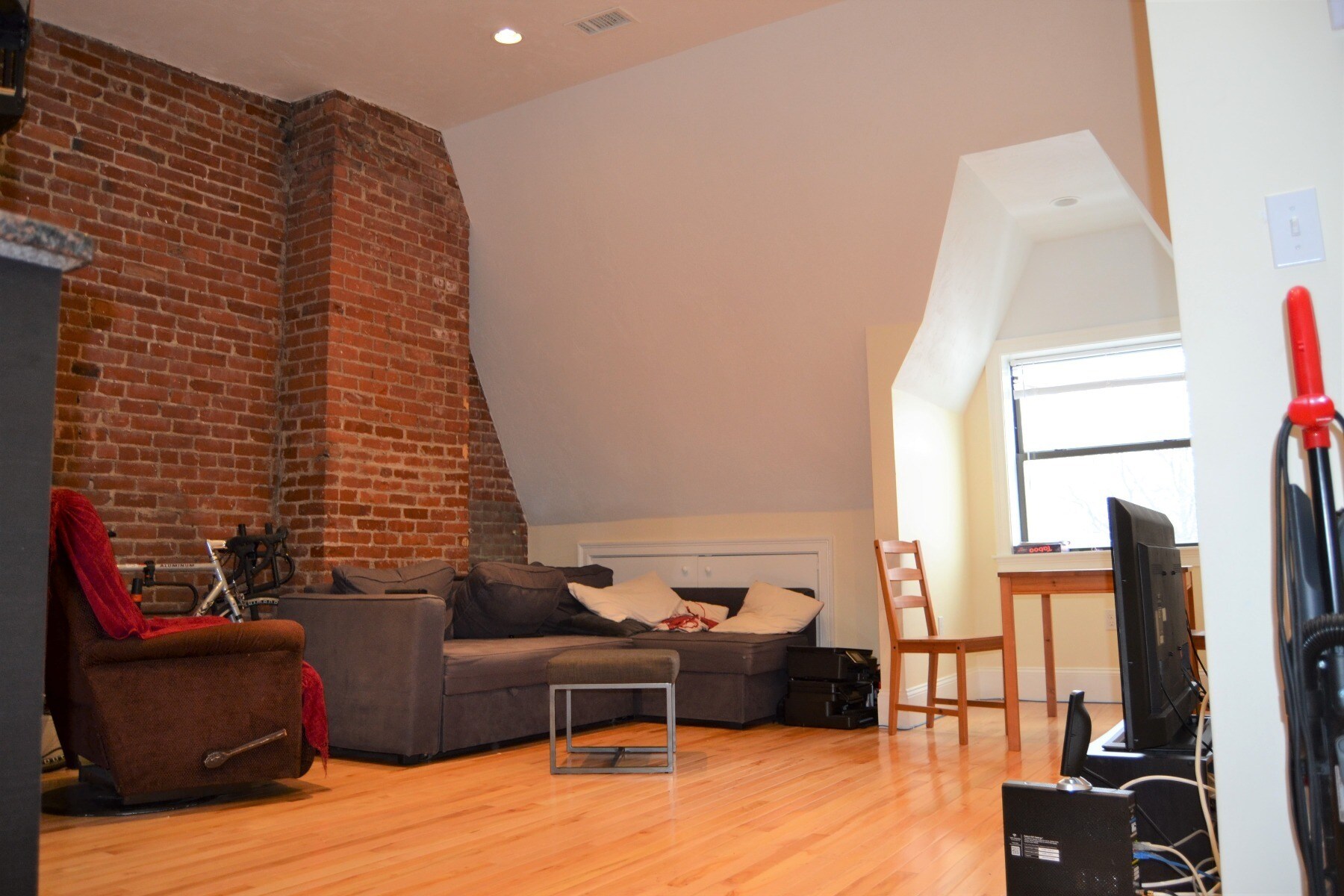 Building Photo - 1203 Beacon St