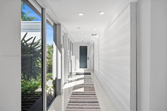 Building Photo - 5055 N Bay Rd